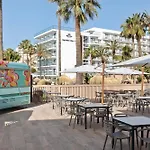 Hotel Triton